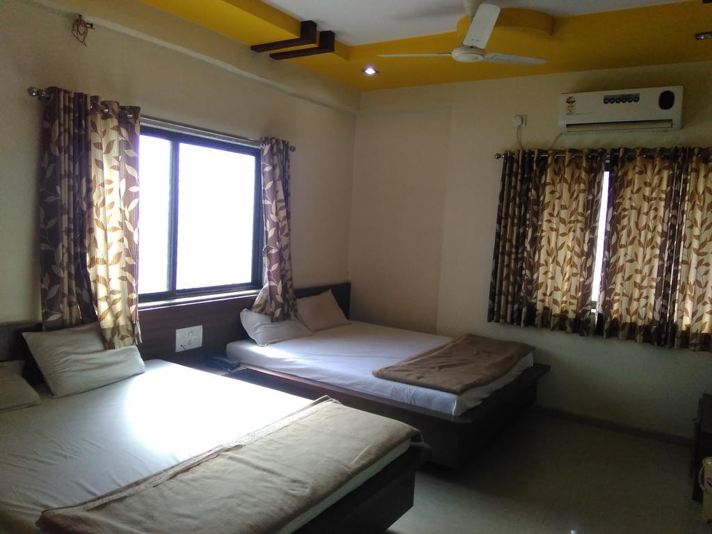 Sri Sai Sannidhi Hotel Shirdi Exterior foto