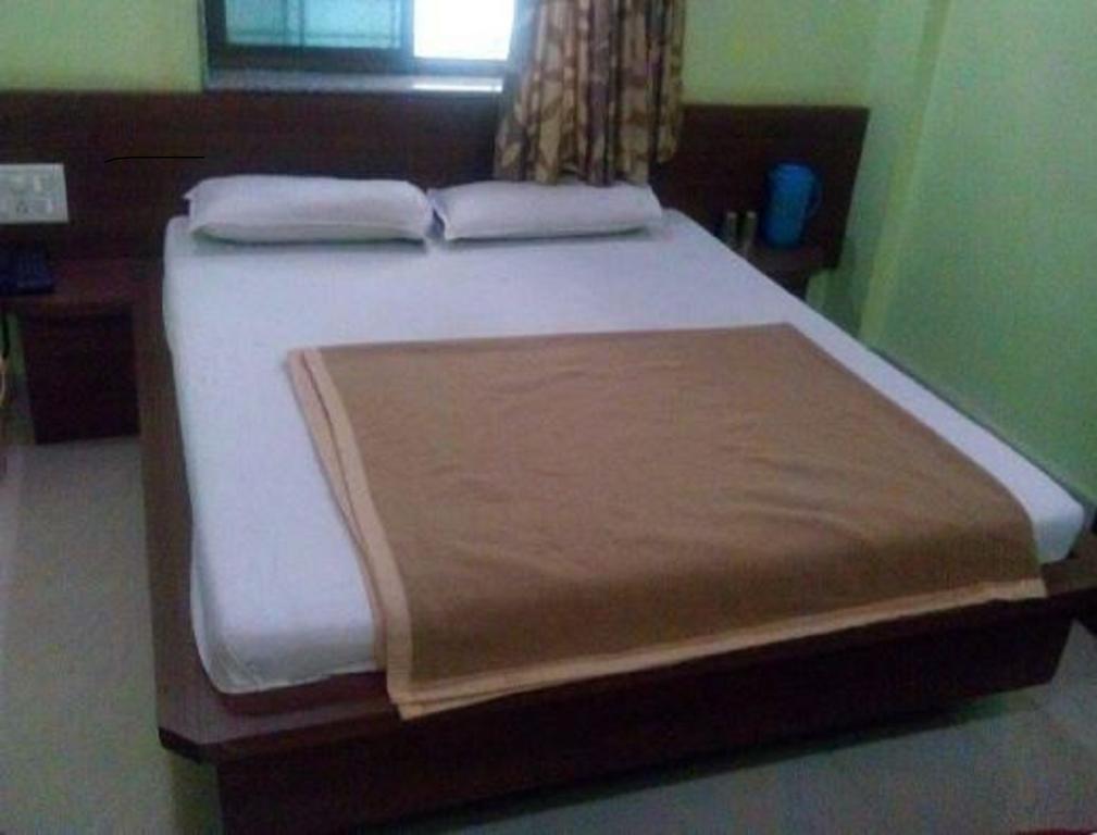 Sri Sai Sannidhi Hotel Shirdi Exterior foto